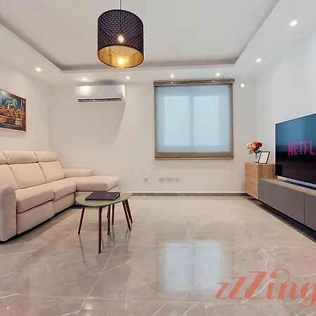Gozo - 2br With Balcony In Village