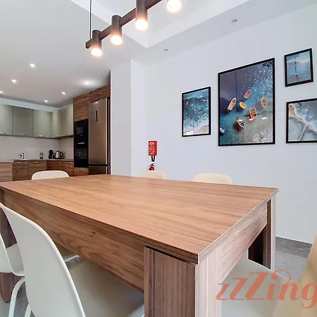 Gozo - 2br With Balcony In Village